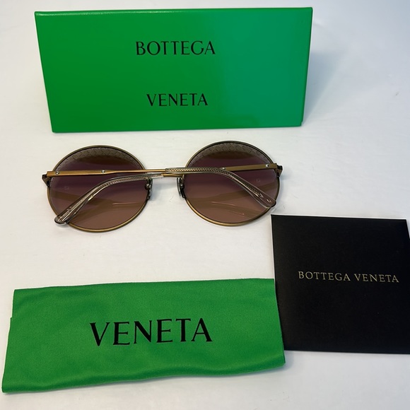 BV0190S Sunglasses by Bottega Veneta™. Shape: Round, Material: Metal, Frame - Picture 14 of 15